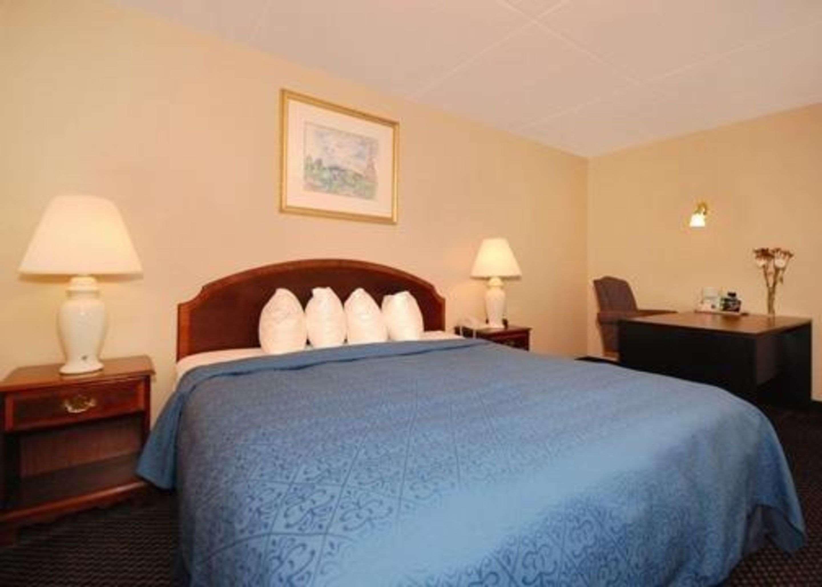 Econo Lodge Inn & Suites Waterloo Ruang foto